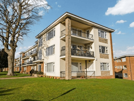 ONE BEDROOM FIRST FLOOR APARTMENT