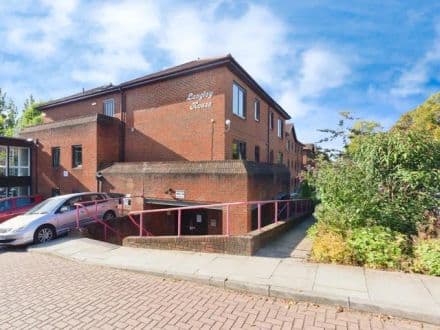 ONE BEDROOM GROUND FLOOR APARTMENT