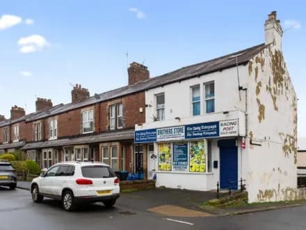 GROUND FLOOR FREEHOLD UNIT